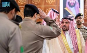 أمير القصيم يزور شرطة المنطقة ويشارك رجال الأمن مأدبة الإفطار