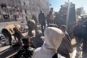 لوموند تنقل شهادات جديدة حول مجزرة الطحين في غزة