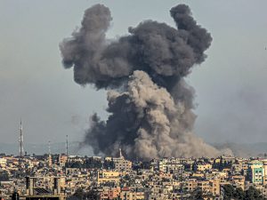 الاحتلال يواصل قصف غزة ويرتكب مزيدا من المجازر ويستعد لاجتياح رفح