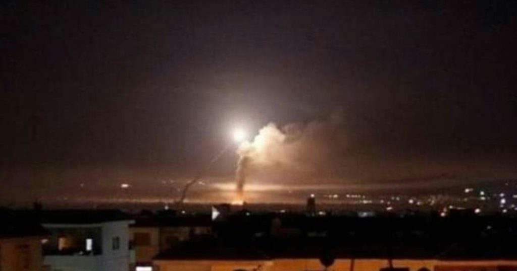 إصابة جندي سوري وخسائر مادية بضربات إسرائيلية على مواقع بريف دمشق