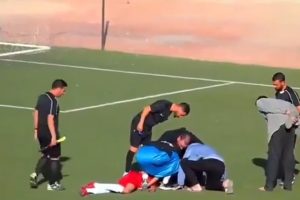 شاهد.. وفاة اللاعب الجزائري وسيم جزار بعد تعرضه لإصابة مروعة في مباراة