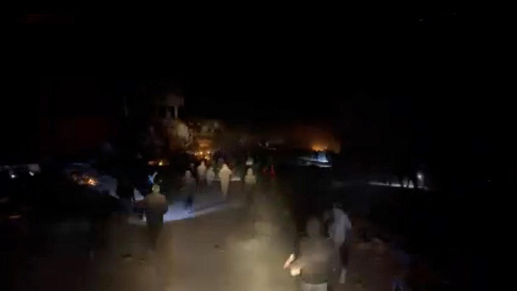 الاحتلال يطلق النار على غزيين تجمعوا للحصول على مساعدات بمدينة غزة