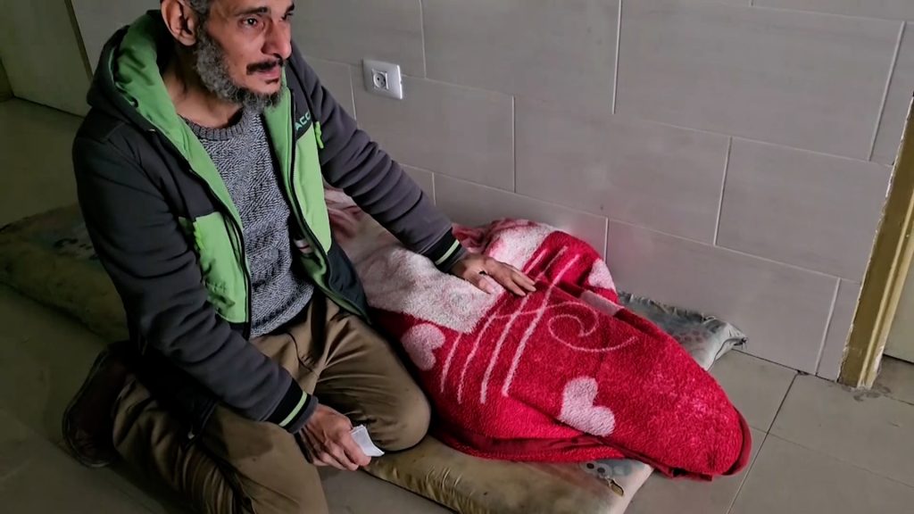 المكتب الإعلامي في غزة: إسرائيل قتلت المئات بمجمع الشفاء