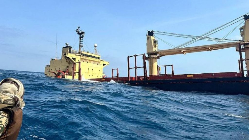بعد استهداف سفينة صينية.. القوات الأميركية تعلن الاشتباك مع 6 مسيّرات حوثية
