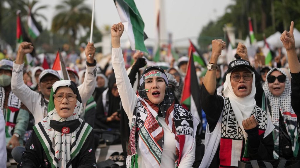 فيديو. مظاهرات في عدة عواصم ومدن في العالم دعمًا لغزة ودعوات في تل أبيب لعقد صفقة تبادل جديدة