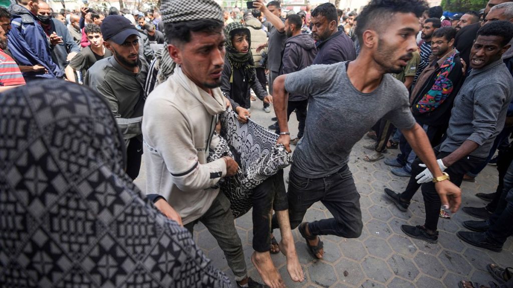 حرب غزة: القصف يحتدم بأنحاء القطاع ونتنياهو يعلن الموافقة على خطط اجتياح رفح رغم التحذيرات الدولية