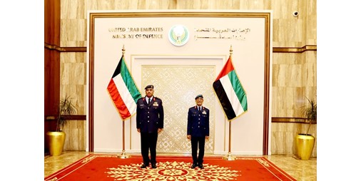 رئيس الأركان بحث مع نظيره الإماراتي سبل دعم وتطوير العلاقات في المجالات الدفاعية والعسكرية