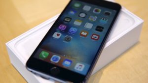 تحديث مهم من آبل ينهي مشكلة إصلاح هواتف “آيفون” المعطلة