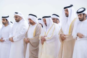 الحكام يؤدون صلاة العيد ويتبادلون التهاني مع الجموع