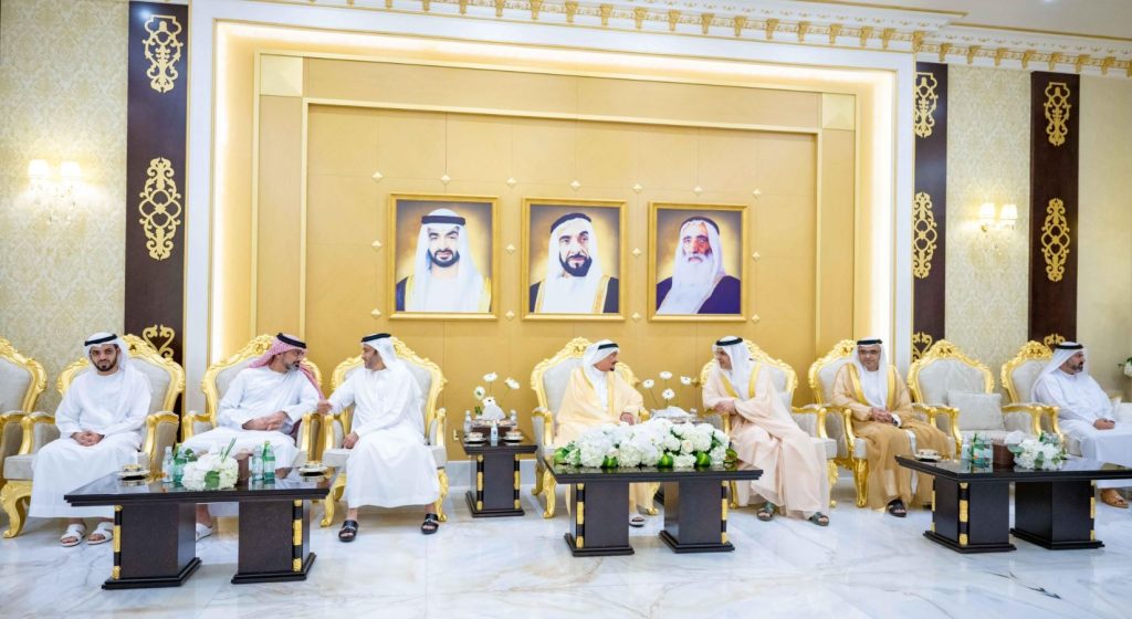 حميد بن راشد يستقبل المهنئين بعيد الفطر بحضور ولي عهده