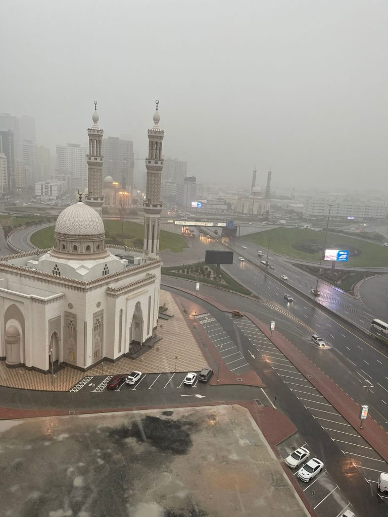 نتيجة لتعمق المنخفض الجوي.. أمطار الخير تعم أرجاء الإمارات
