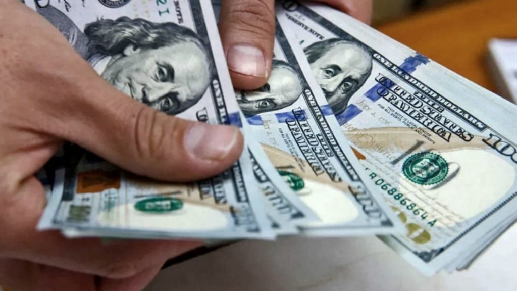 الدولار مستقر بعد أسبوع شهد أكبر تقلبات في تداولات سوق العملة
