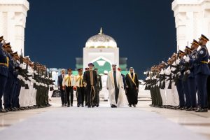 رئيس الدولة وسلطان عمان يشهدان إعلان عدد من مذكرات التفاهم والاتفاقيات بين البلدين