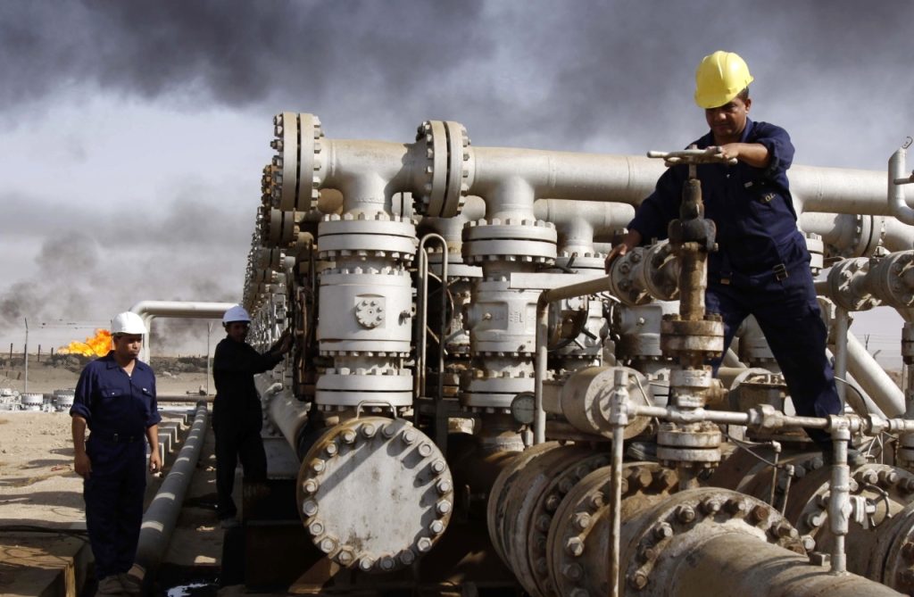 النفط يهبط 1% مع استمرار محادثات وقف إطلاق النار بين إسرائيل وحماس