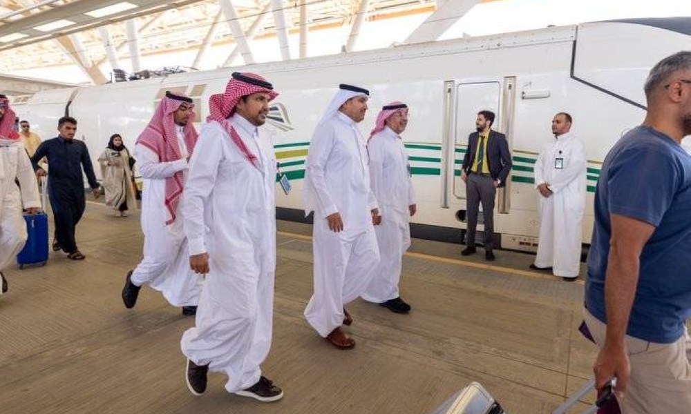 وزير النقل يتفقد حركة القطارات وتنقل المعتمرين خلال العشر الأواخر