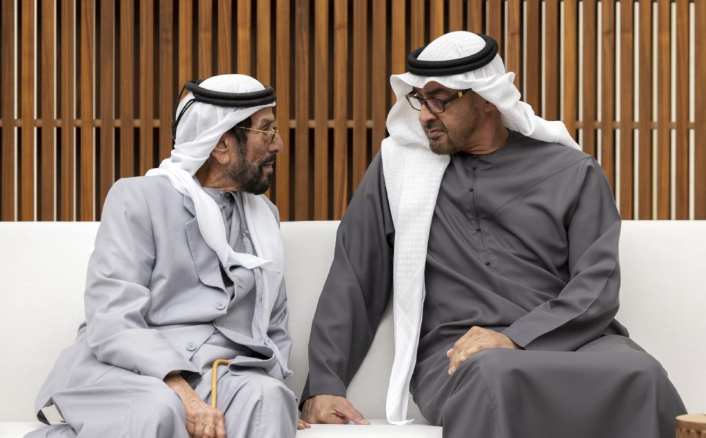 محمد بن زايد ينعى طحنون بن محمد آل نهيان