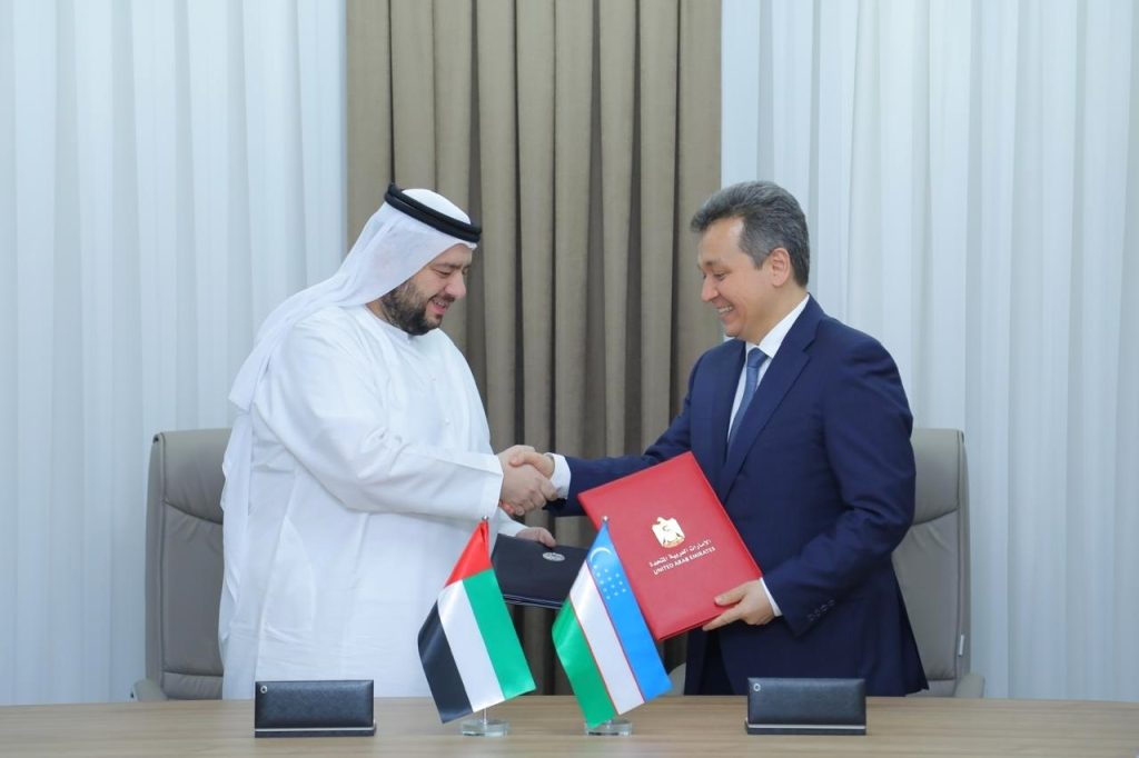 الإمارات وأوزبكستان توقعان مذكرة استثمارية لتطوير البنية التحتية الرقمية