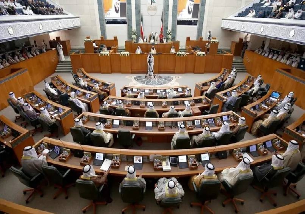 ما المواد التي عُلِّقت في الدستور الكويتي؟