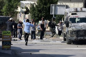 مقال في هآرتس: اعتداءات المستوطنين تهدف لتهجير الفلسطينيين