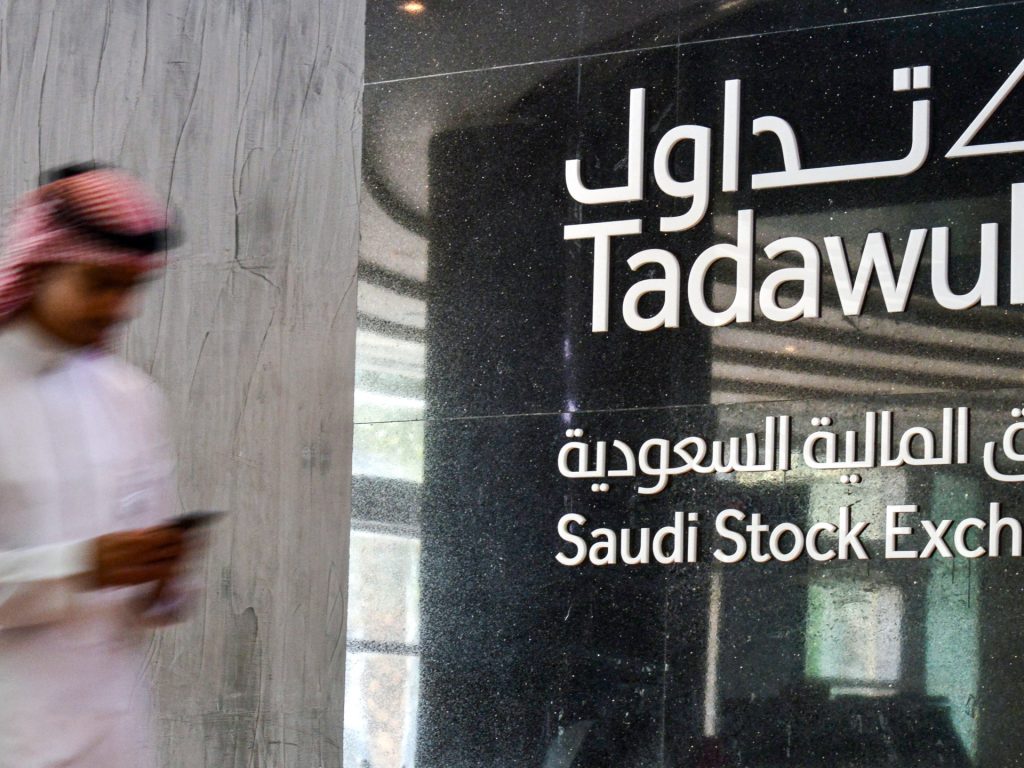 أداء متباين لمؤشرات الأسهم الخليجية والمؤشر المصري يرتفع