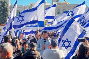 هآرتس: مسيرة الأعلام مهرجان للبلطجة اليهودية القبيحة