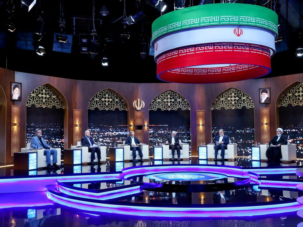 رئاسيات إيران.. الإصلاحي بزشكيان يتقدم في استطلاعات الرأي
