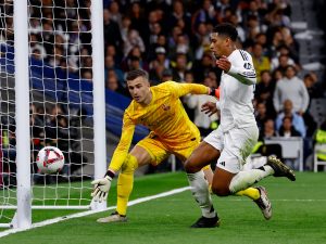 تحركات بيلينغهام تكشف سر تحوله من هداف ريال مدريد لعبء على الفريق