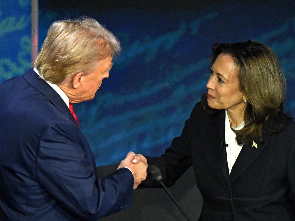 سباق المليارديرات.. من يدعم هاريس ومن يصمت في مواجهة ترامب؟