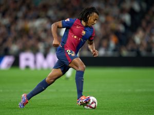 صنع 3 أهداف ضد النجم الأحمر.. كوندي متواضع مع تشافي ونجم مع فليك