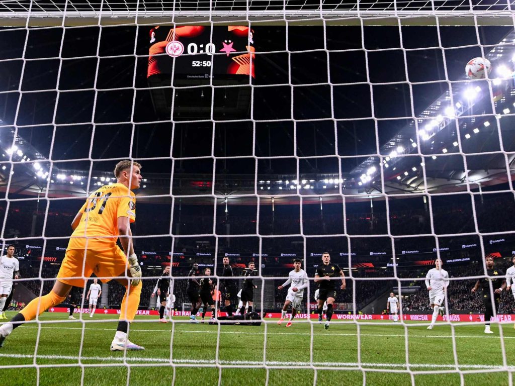 المصري مرموش ينضم لناد نخبوي للاعبين سجلوا هدفين متتالين من ركلات حرة