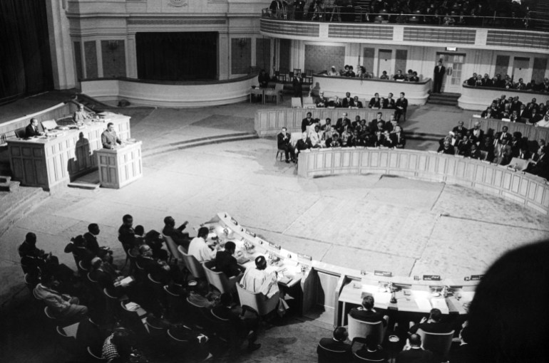 Egyptian President Gamal Abdel Nasser gives the inaugural speech at the opening session of the Summit meeting of Non-Aligned countries in Cairo 05 October 1964 in the presence of 58 heads of states. (Photo by MEN PHOTO SERVICE / AFP)