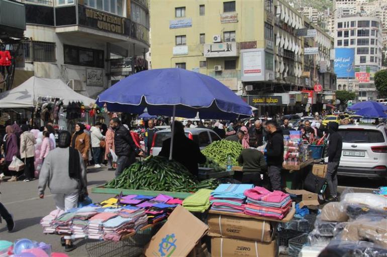 - اوضاع صعبة يعيشها الفلسطينيون بالضفة الغربية- الضفة الغربية- نابلس- وسط المدينة - الجزيرة نت1