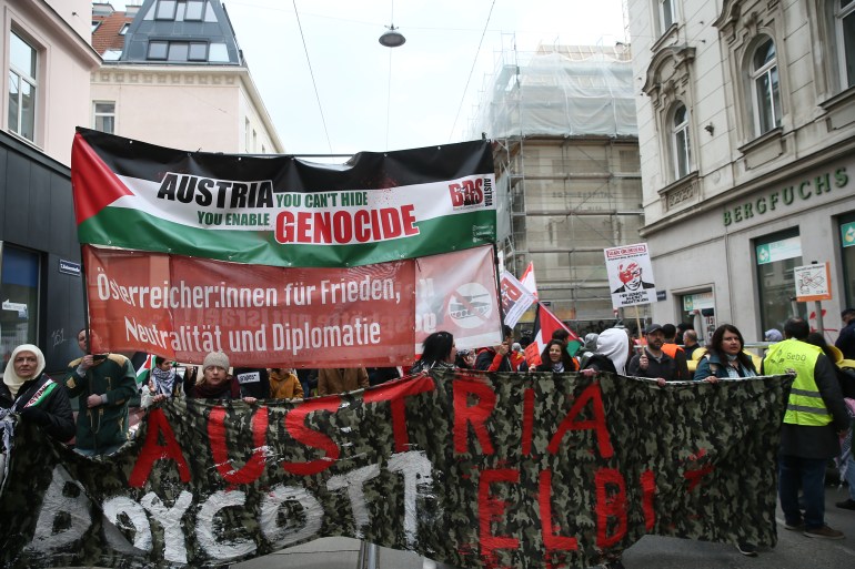 VIENNA, AUSRITA - MARCH 22: People gather on Mariahilfer Street with Palestinian flags and banners to react to Israel's breaking of the ceasefire and resumption of attacks on Gaza Strip in Vienna, capital of Austria on March 22, 2025. ( Aşkın Kıyağan - Anadolu Agency )