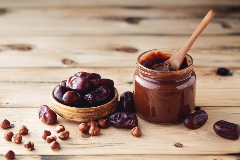 Hazelnut Chocolate Date Spread (vegan and sugar-free)