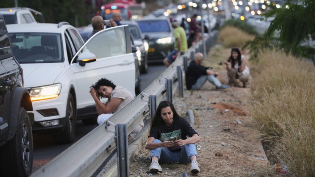 صاروخ حوثي يشل الحياة في تل أبيب.. مطار مغلق وشوارع خالية وأنصار الله تتوعد بالمزيد