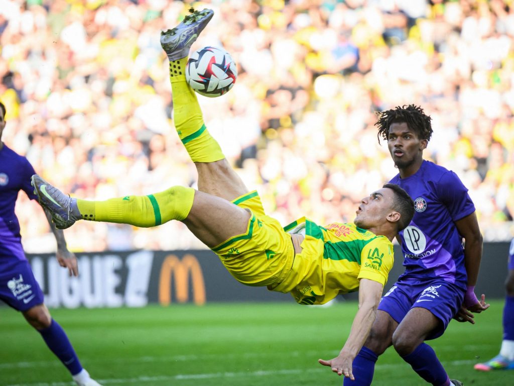 رفض وإهانة المثليين يفشل جولة دعم الشواذ بالدوري الفرنسي