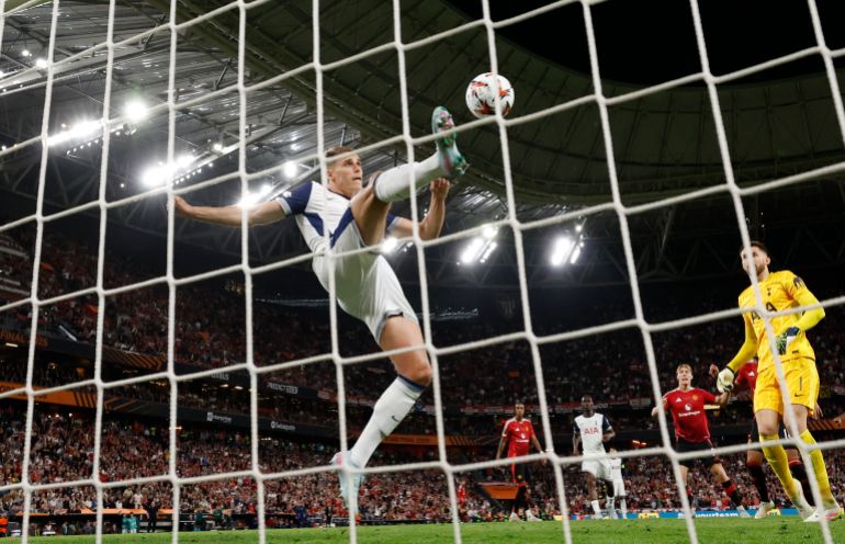 League Europa - Final - Tottenham Hotspur v Manchester United - San Mames ، Bilbao ، Spain - 21 May ، 2025 Tottenham Hotspur's Micky Van Ven in Action