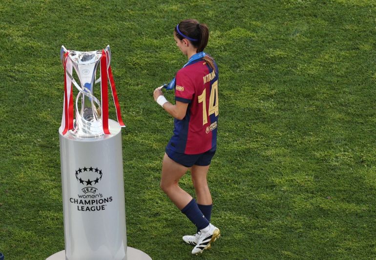 يبدو Aitana Bonmati من برشلونة مكتئبًا بعد السير بعد كأس دوري أبطال أوروبا