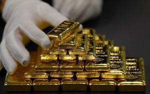 أسعار الذهب تهبط أكثر من 1%