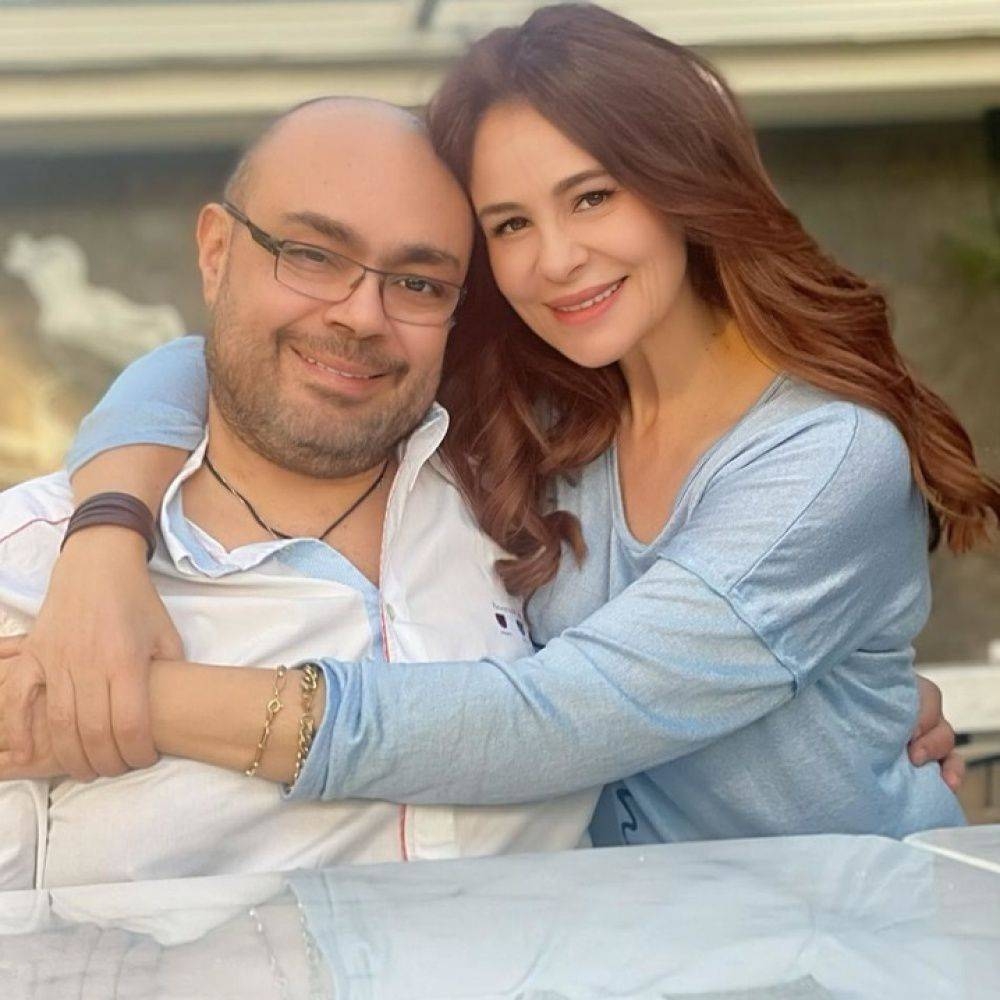 «بعد أسبوع من وفاته».. كارول سماحة تنفّذ وصية زوجها وتعود إلى المسرح