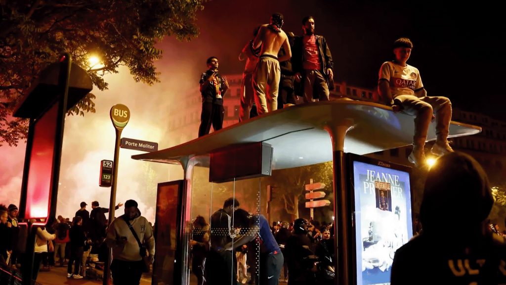 شغب في باريس يعكر فرحة تأهل سان جيرمان فكيف علق مغردون؟