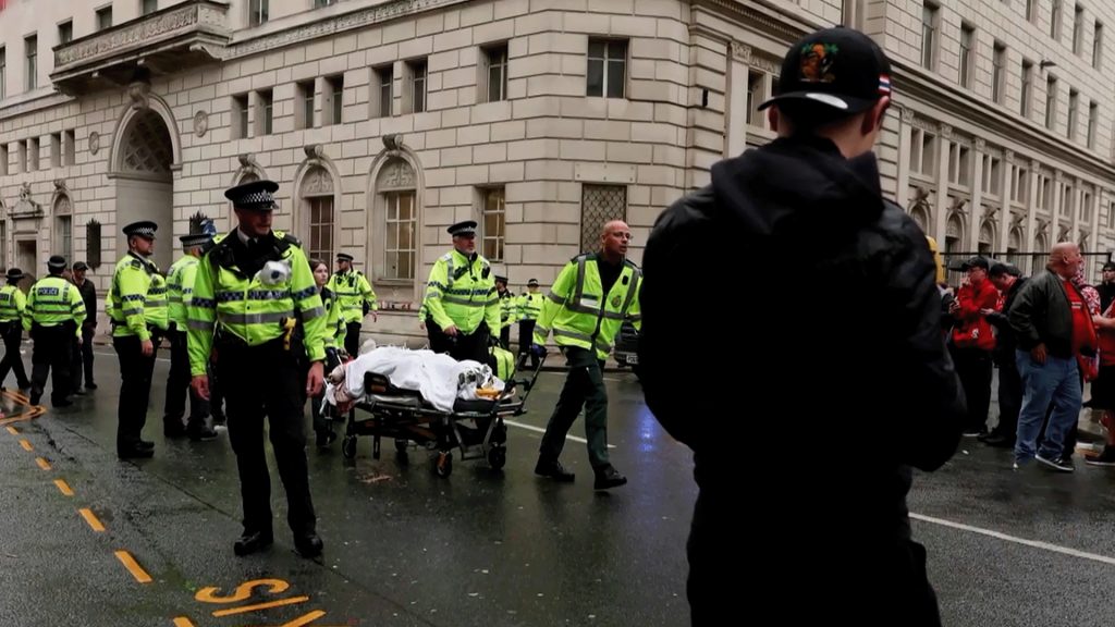حادثة دهس احتفالات ليفربول تثير تساؤلات مغردين
