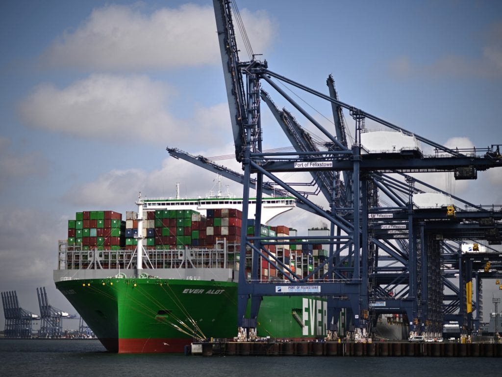 اقتصاد بريطانيا ينكمش بأكبر وتيرة منذ عامين