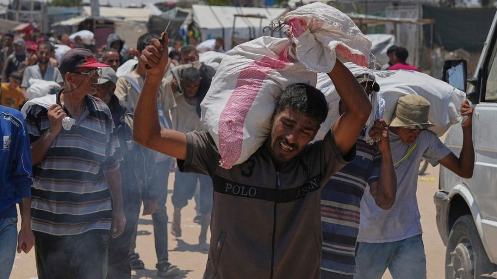 غزة: عزلة رقمية ودماء أمام مراكز توزيع المساعدات