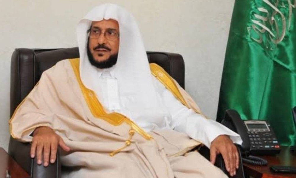 آل الشيخ يوجّه بتقليص الأوقات بين الأذان والإقامة في مساجد مكة