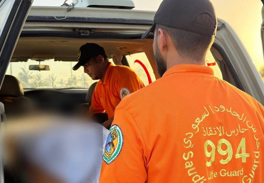 «حرس الحدود» بالمدينة المنورة ينقذ مواطناً من الغرق أثناء ممارسة السباحة
