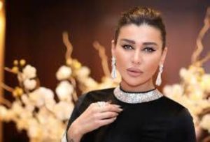 عشت مرحلة صعبة.. نادين الراسي: أقلعت عن المخدرات بمساعدة ابني