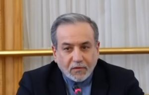 عراقجي: إسرائيل تجاوزت خطاً أحمر جديداً بضربها مواقع نووية إيرانية