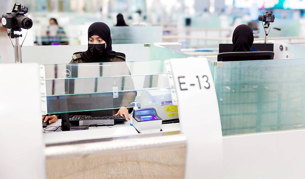 «الجوازات» تواصل جاهزيتها لاستقبال معتمري 1447هـ