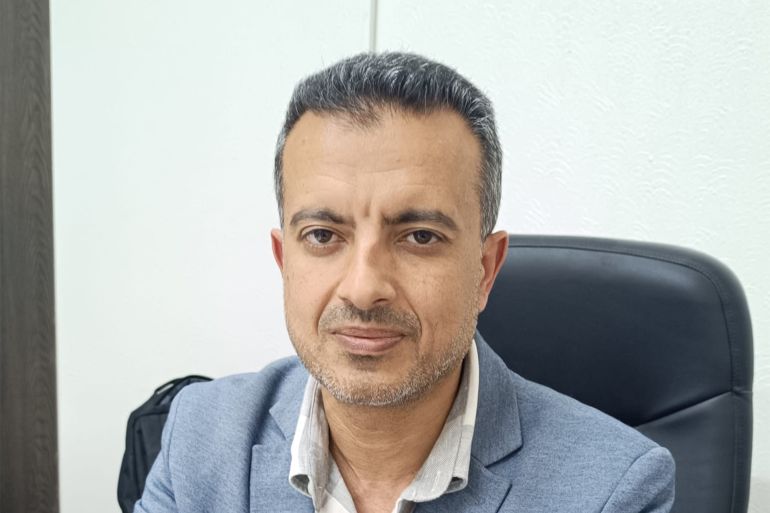 الدكتور زكري أبو قمر تمديد صلاحية الدواء تتم وفق إجراءات متخصصة تنسجم من دساتير الدواء العالمية-رائد موسى-غزة-الجزيرة نت